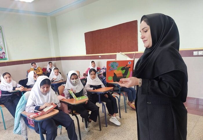 خلاقیت در اجرای برنامههای کتابمحور، رمز استقبال اقشار مختلف از برنامههای فرهنگی در کتابخانه است