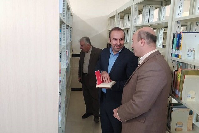بازدید فرماندار و جمعی از مسئولین بوکان از کتابخانه های عمومی این شهرستان