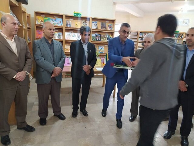 بازدید فرماندار و جمعی از مسئولین بوکان از کتابخانه های عمومی این شهرستان