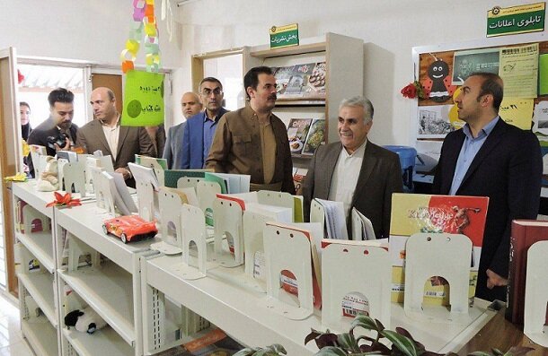 بازدید فرماندار و جمعی از مسئولین بوکان از کتابخانه های عمومی این شهرستان