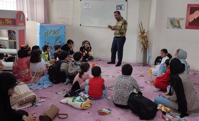 جشن هفته کتاب  در کتابخانه عمومی مستوره کردستانی برگزار شد