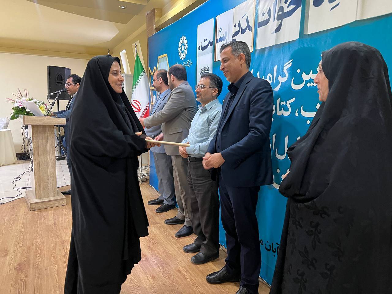 کتابدار یک نیروی متخصص، روانشناس و مخاطب شناس است