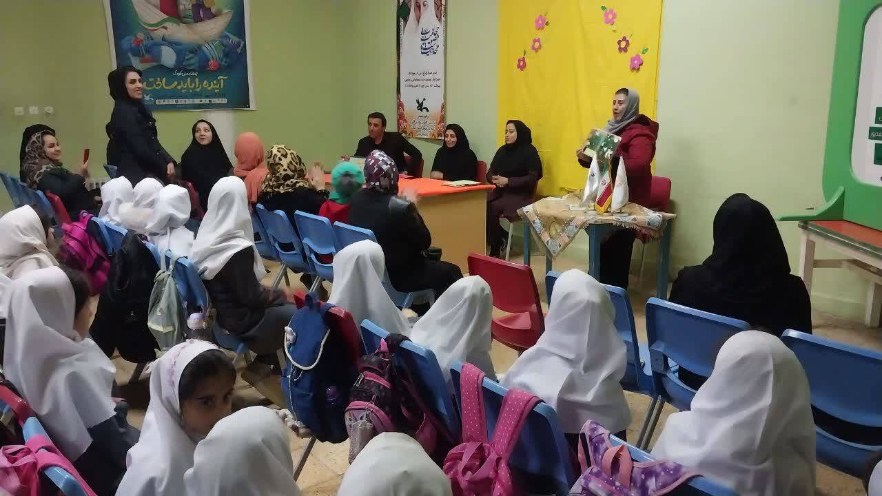 کتاب «مرغ سیاه» در شهرستان سلماس رونمایی و نقد شد رونمایی کلاغ سیاه