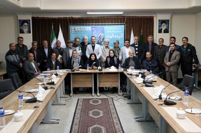 آیین نقد و رونمایی از کتاب «آئینه الوند» در محفل ادبی «یار مهربان» برگزار شد