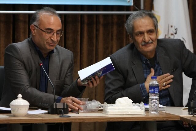 آیین نقد و رونمایی از کتاب «آئینه الوند» در محفل ادبی «یار مهربان» برگزار شد