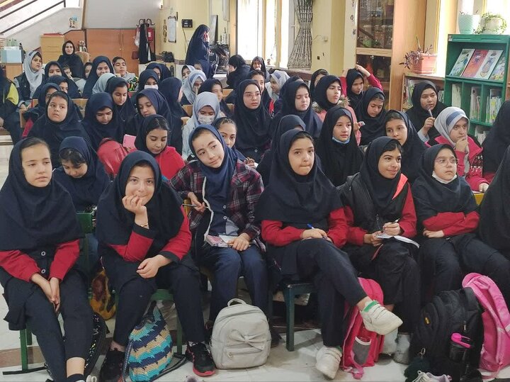 نشست صمیمانه «دیدار با علی باباجانی، نویسنده کودک و نوجوان» برگزار شد