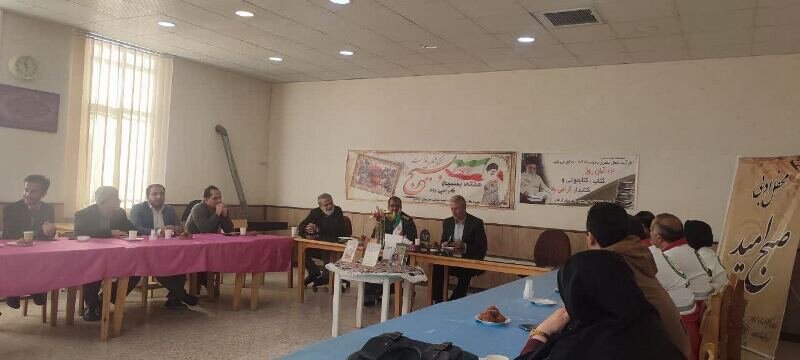 برگزاری نشست کتابخوان و محفل ادبی صبح امید در آرادان محفل ادبی