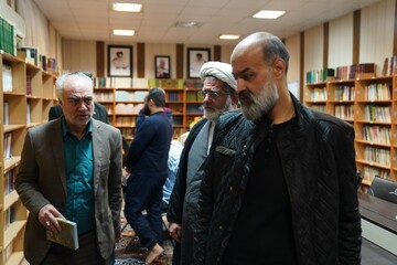 بازدید مدیرکل کتابخانه های عمومی استان قم از کتابخانه های ندامتگاه مرکزی قم