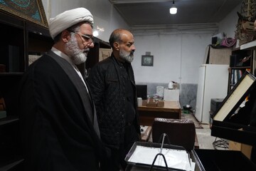 بازدید مدیرکل کتابخانه های عمومی استان قم از کتابخانه های ندامتگاه مرکزی قم