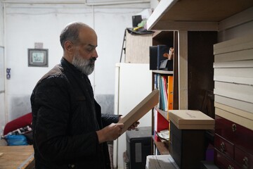 بازدید مدیرکل کتابخانه های عمومی استان قم از کتابخانه های ندامتگاه مرکزی قم