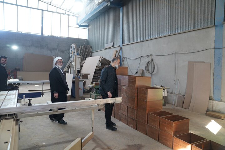 بازدید مدیرکل کتابخانه های عمومی استان قم از کتابخانه های ندامتگاه مرکزی قم