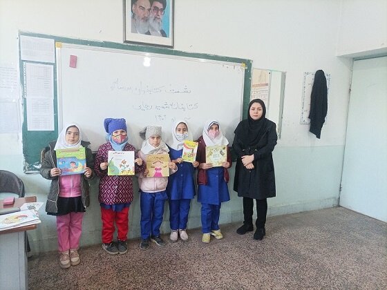 برنامه های متنوع فرهنگی در کتابخانه عمومی شهید رجایی عجب شیر اجرا شد