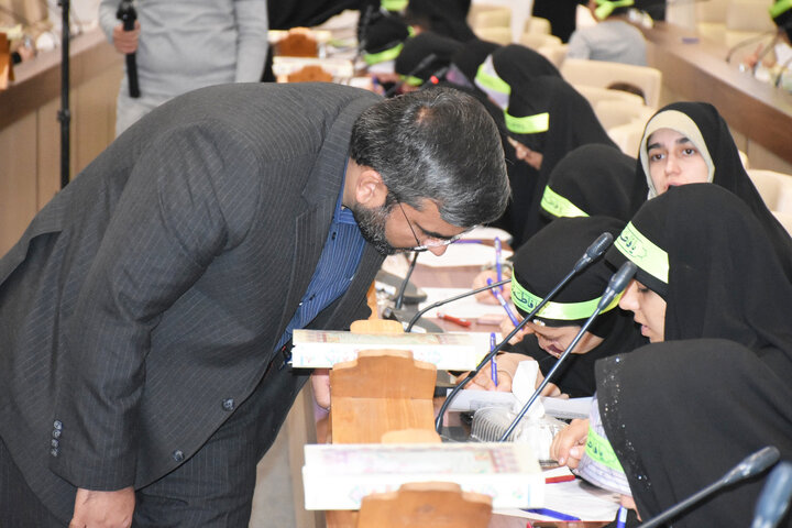 آیین سراسری کتابت قرآن کریم در آستان مطهر حضرت احمدبنموسی شاهچراغ (ع) برگزار شد