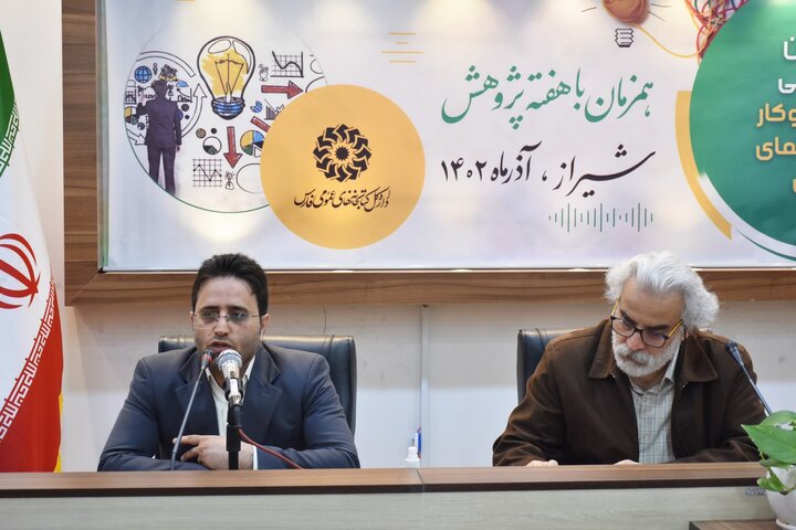 آموزش در کتابخانه فقط یاددهیِ خام نیست، بلکه شامل «آموزش خلاقانه» نیز میشود