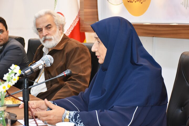 آموزش در کتابخانه فقط یاددهیِ خام نیست، بلکه شامل «آموزش خلاقانه» نیز میشود