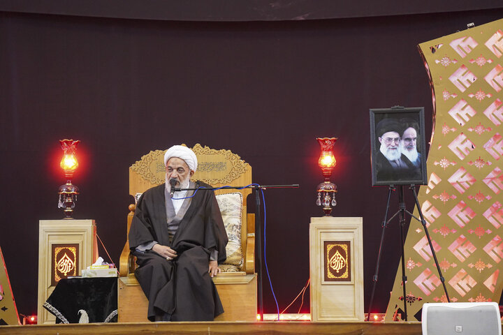 مجموعه کتاب چهارجلدی «راه رشد» اثر آیت الله حائری شیرازی در شیراز رونمایی شد