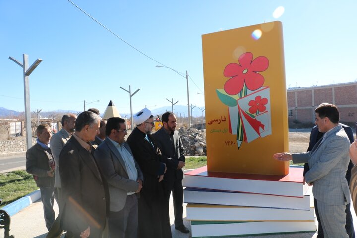 تقدیر از فعالان حوزه کتاب وکتابخوانی در شهر دوستدار کتاب رابر