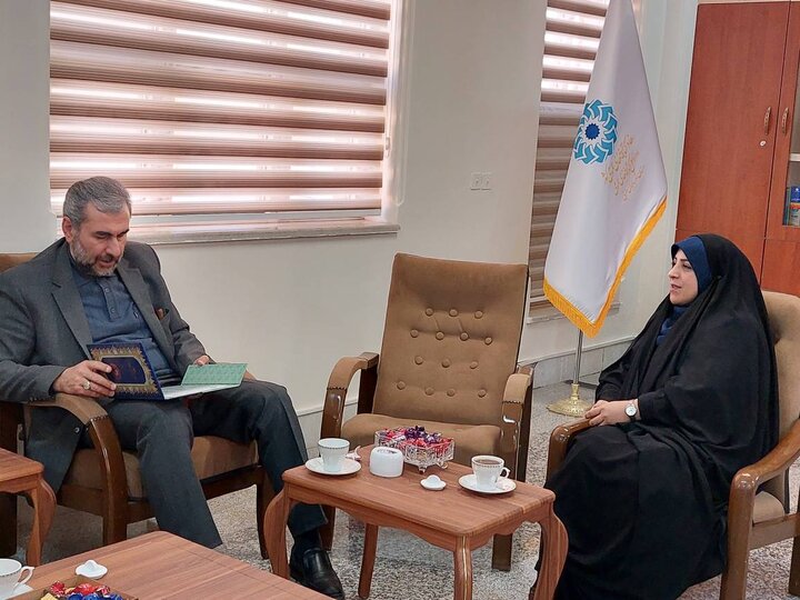 تقدیر وزیر فرهنگ از مدیرکل کتابخانههای عمومی استان آذربایجان غربی