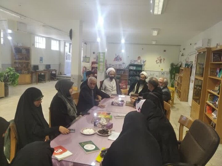 نشست کتابخوان گرامیداشت روز «تکریم مادران و همسران شهدا» برگزار شد