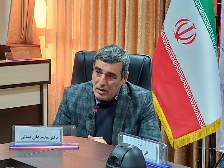 نشست نقد و بررسی کتاب «مهاجر سرزمین آفتاب» در آذربایجانغربی برگزار شد