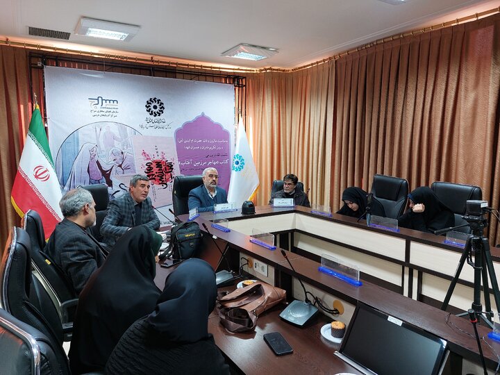 نشست نقد و بررسی کتاب «مهاجر سرزمین آفتاب» در آذربایجانغربی برگزار شد