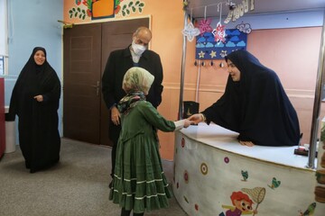 کودک حافظ خوان قمی