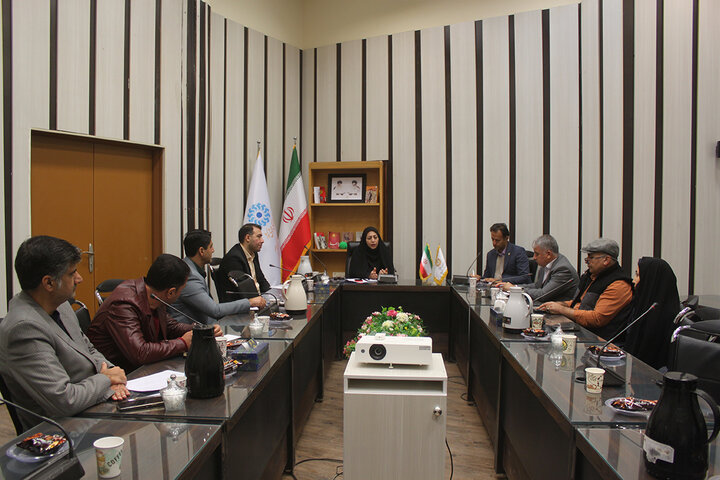 نشست هم اندیشی مدیرکل کتابخانههای عمومی با ادارات متولی مشاغل