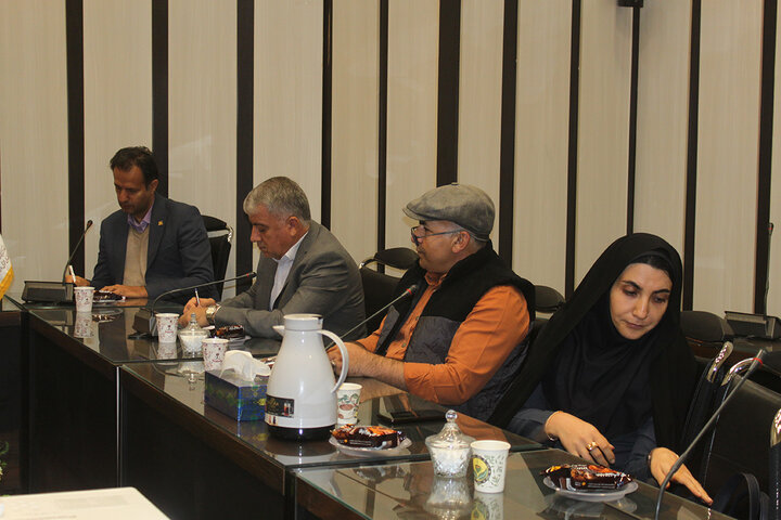 نشست هم اندیشی مدیرکل کتابخانههای عمومی با ادارات متولی مشاغل