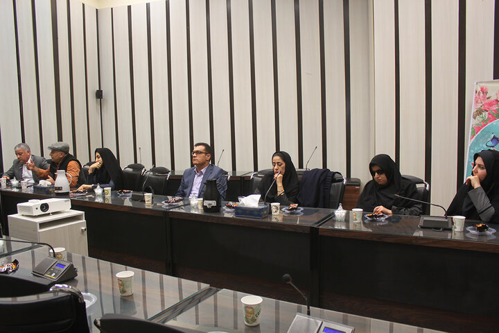 نشست هم اندیشی مدیرکل کتابخانههای عمومی با ادارات متولی مشاغل