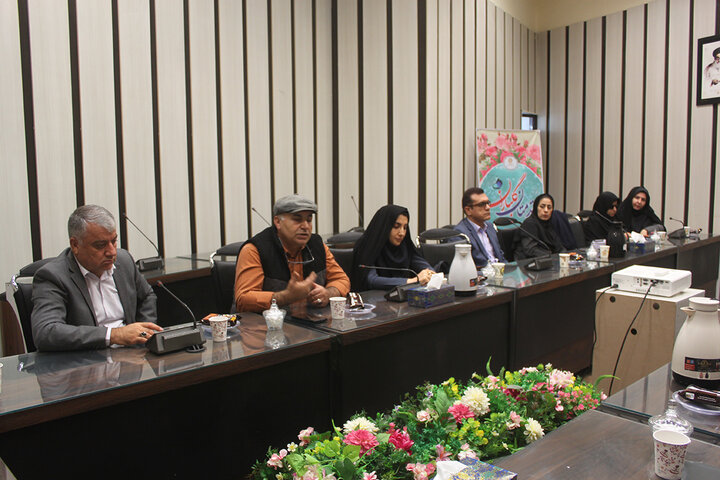 نشست هم اندیشی مدیرکل کتابخانههای عمومی با ادارات متولی مشاغل