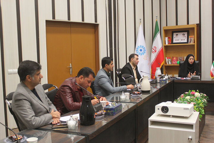 نشست هم اندیشی مدیرکل کتابخانههای عمومی با ادارات متولی مشاغل