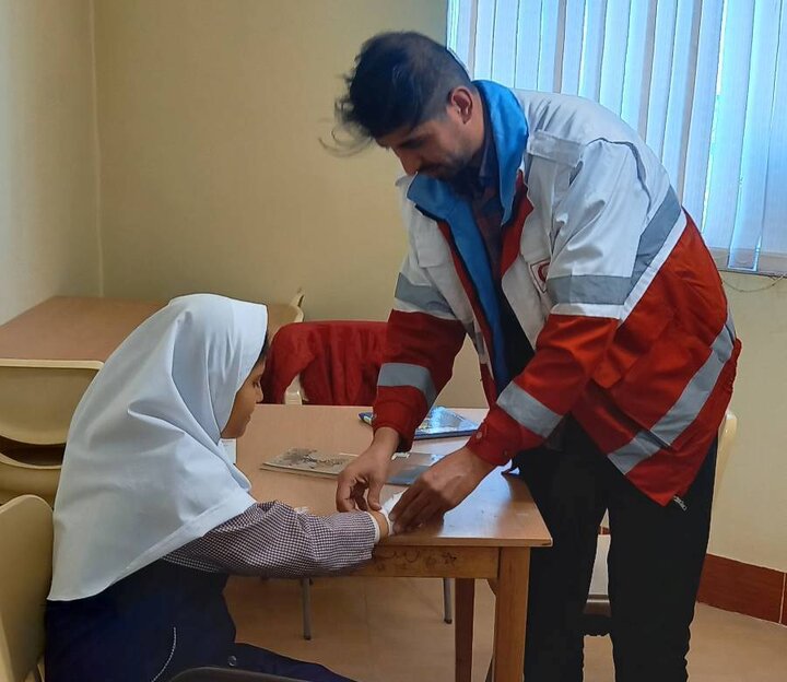 برگزاری مانور ایمنی در برابر زلزله در کتابخانه های عمومی فرهنگ و معلم شهرستان جلفا
