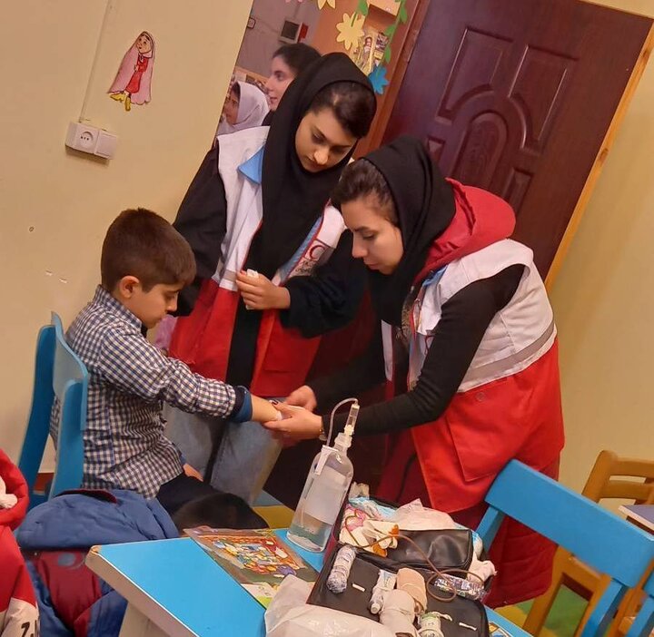 برگزاری مانور ایمنی در برابر زلزله در کتابخانه های عمومی فرهنگ و معلم شهرستان جلفا