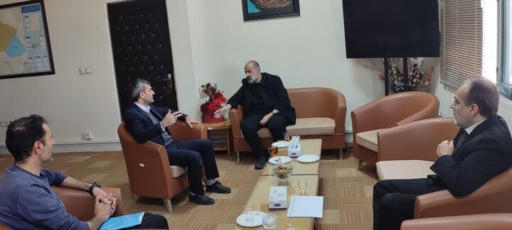 دیدار مدیرکل کتابخانه های عمومی استان قم با سرپرست سازمان مدیریت و برنامه‌ریزی استان