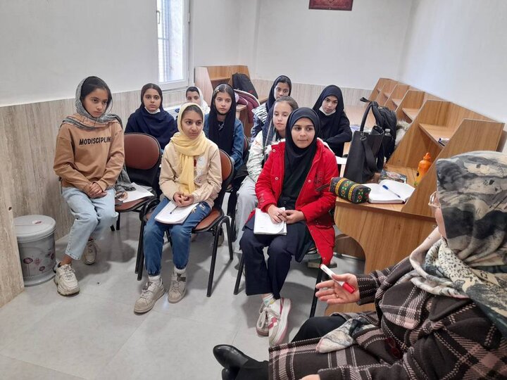 کلاس شاهنامه خوانی در کتابخانه مرحوم قره حسنلو چهارباغ