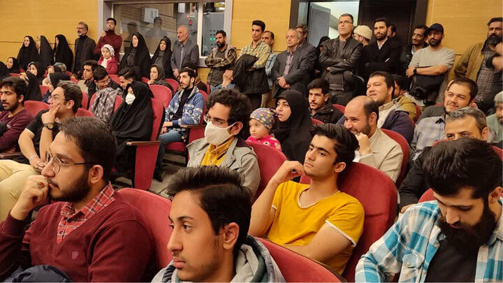 محفل طنزپردازان استان قم ویژه جشنواره شعر فجر برگزار شد