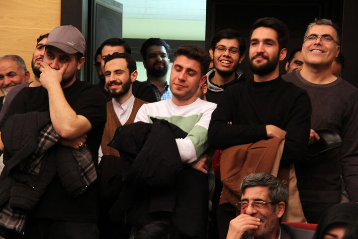 محفل طنزپردازان استان قم ویژه جشنواره شعر فجر برگزار شد