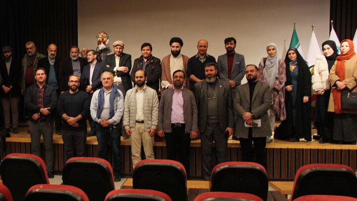 محفل طنزپردازان استان قم ویژه جشنواره شعر فجر برگزار شد