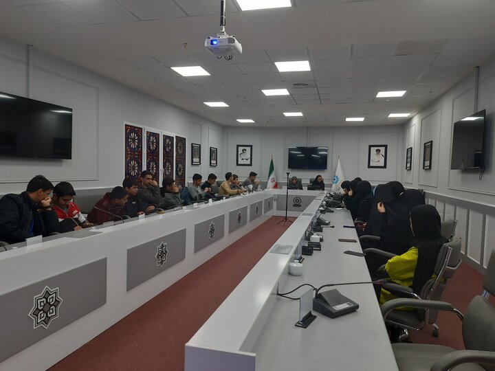 روایت مستند باید به بیان راوی نوشته شود