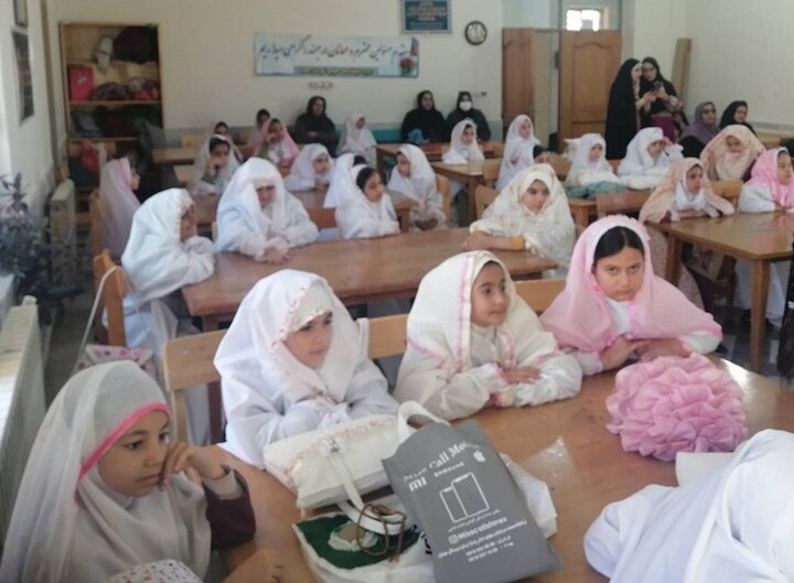 جشن تکلیف دانش آموزان مدارس صحنه در کتابخانه عمومی اقبال لاهوری برگزار شد