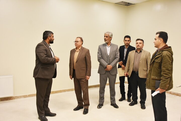 رییس سازمان مدیریت و برنامهریزی استان فارس از پروژه بازسازی کتابخانه دستغیب شیراز بازدید کرد