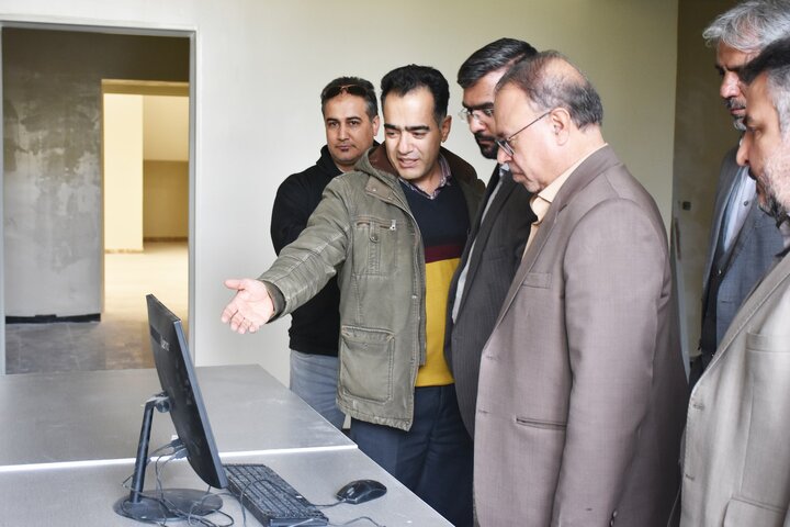 رییس سازمان مدیریت و برنامهریزی استان فارس از پروژه بازسازی کتابخانه دستغیب شیراز بازدید کرد