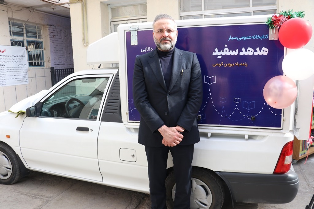 آئین افتتاح کتابخانه سیار هدهد سفید (زندهیاد پروین کریمی) شهرستان تایباد برگزار شد