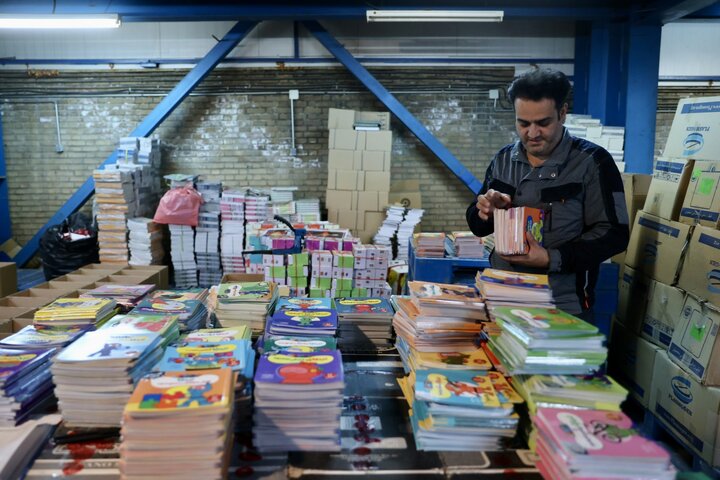 کتابهای جدید در قفسه کتابخانههای ویژه کودک قرار گرفت