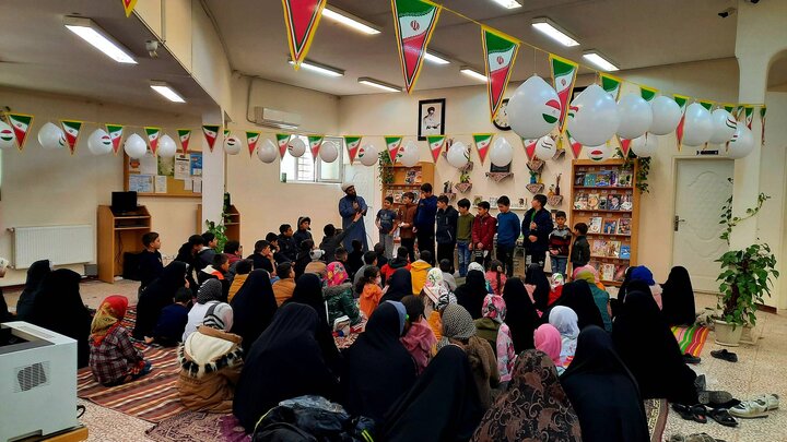 ویژه برنامه جشن انقلاب ویژه کودکان و نوجوانان برگزار شد