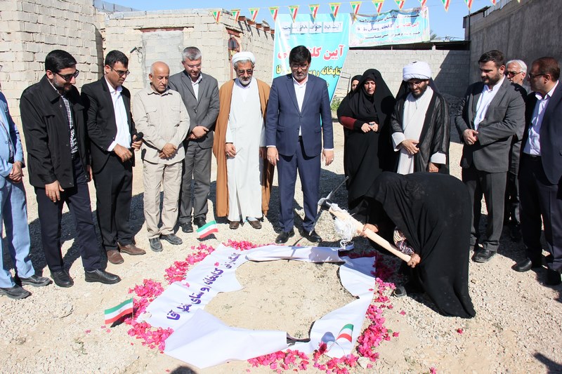 کلنگ ساخت کتابخانه عمومی روستای نظرآقا دشتستان به زمین زده ‌شد