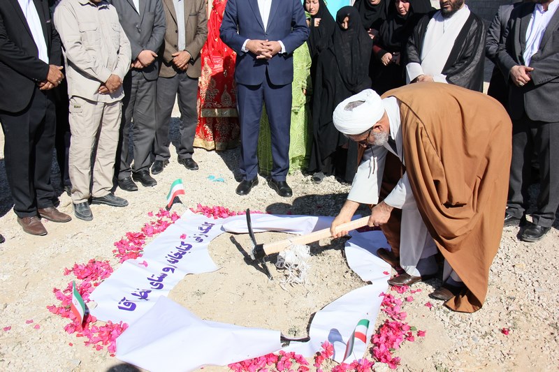 کلنگ ساخت کتابخانه عمومی روستای نظرآقا دشتستان به زمین زده ‌شد