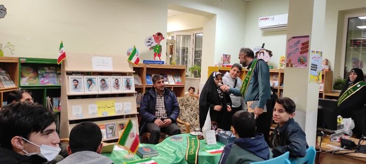 نشست بررسی کتاب «من دعا می کنم تو آمین بگو» برگزار شد