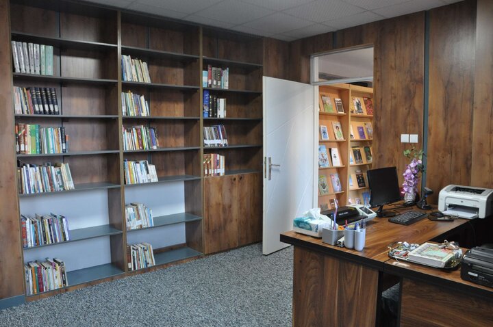 پیشخان کتابخانهای زندهیاد هوشنگ ابتهاج در رشت افتتاح شد