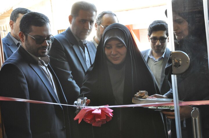 پیشخان کتابخانهای زندهیاد هوشنگ ابتهاج در رشت افتتاح شد